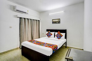 Egyptian cotton sheets, premium bedding, in-room safe, free WiFi - Fabexpress Elvin Balaji Beach Palace (Calangute)