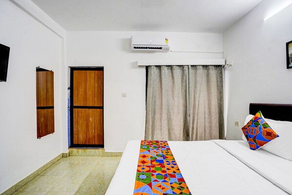 Egyptian cotton sheets, premium bedding, in-room safe, free WiFi - Fabexpress Elvin Balaji Beach Palace (Calangute)