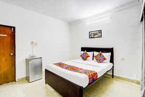 Deluxe Room | Egyptian cotton sheets, premium bedding, in-room safe, free WiFi - Fabexpress Elvin Balaji Beach Palace (Calangute)