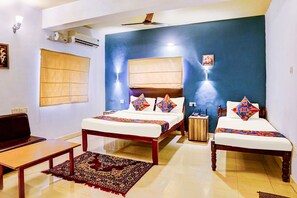 Egyptian cotton sheets, premium bedding, in-room safe, free WiFi