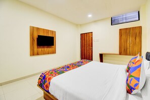 Egyptian cotton sheets, premium bedding, in-room safe, free WiFi