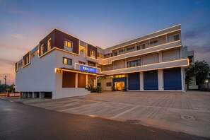 Front of property - Fabhotel Sai Charan (Shirur)