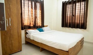Egyptian cotton sheets, premium bedding, in-room safe, free WiFi - Fabhotel White House I (Hinjawadi)