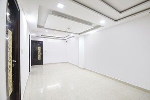 Lobby - Fabhotel Celebration Home (New Delhi)