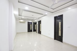 Lobby - FabHotel Celebration Home New Delhi (New Delhi)