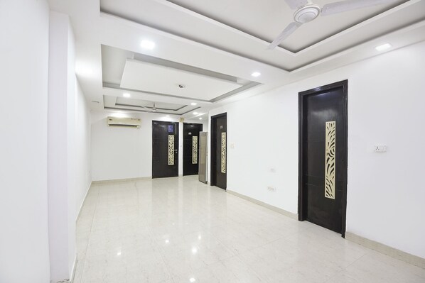 Lobby - Fabhotel Celebration Home (New Delhi)