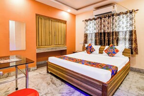 Egyptian cotton sheets, premium bedding, in-room safe, free WiFi