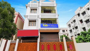 A building with a sign for 'fab hotels'. - Fabhotel Vedsri (Kolkata)