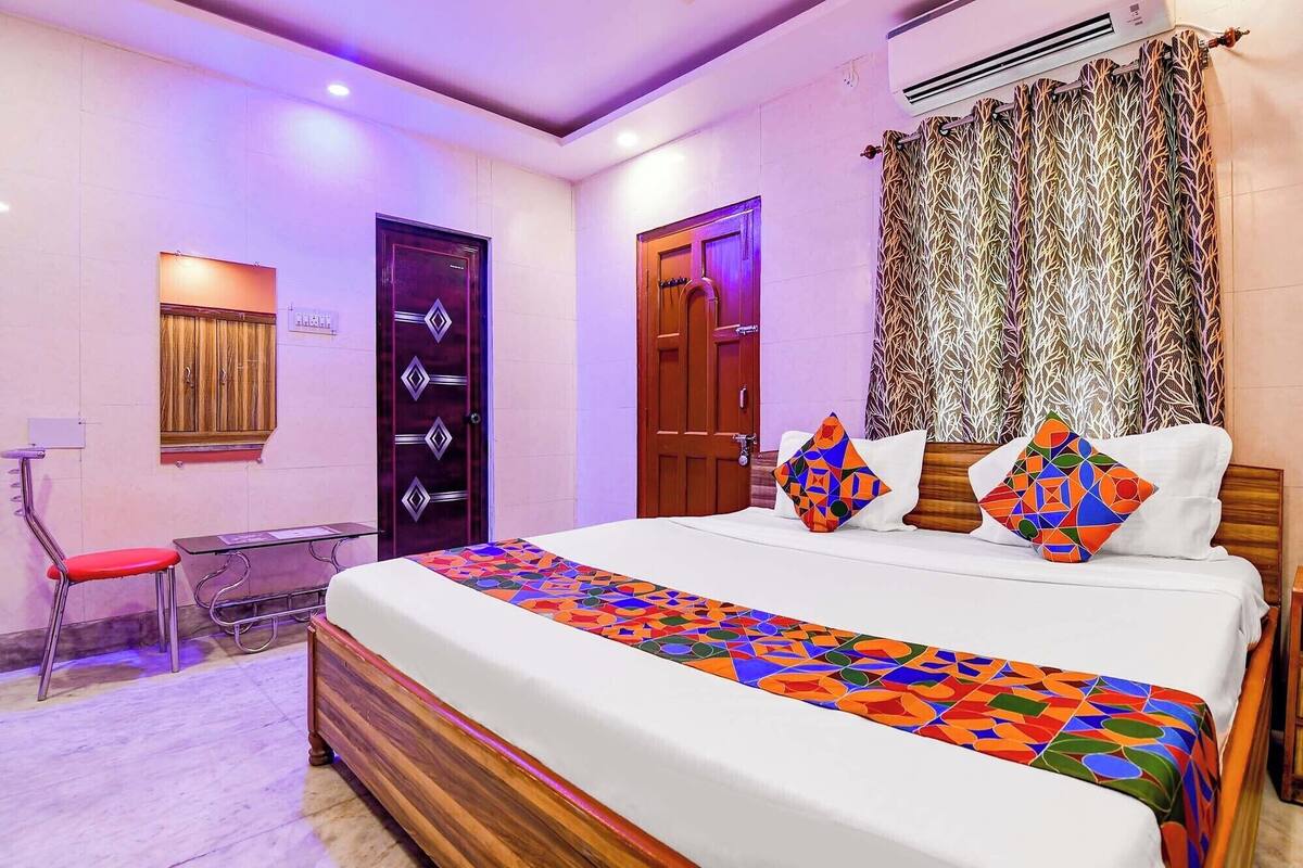 Deluxe Room | Egyptian cotton sheets, premium bedding, in-room safe, WiFi (free)