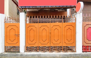 Entrée de l’hébergement