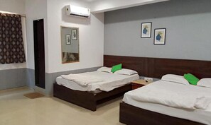 Egyptian cotton sheets, premium bedding, in-room safe, free WiFi