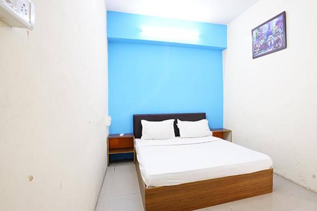 Egyptian cotton sheets, premium bedding, in-room safe, free WiFi