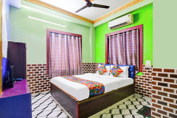 Egyptian cotton sheets, premium bedding, in-room safe, free WiFi