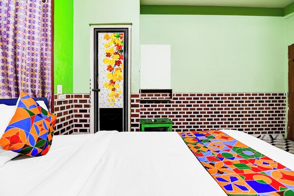 Egyptian cotton sheets, premium bedding, in-room safe, free WiFi