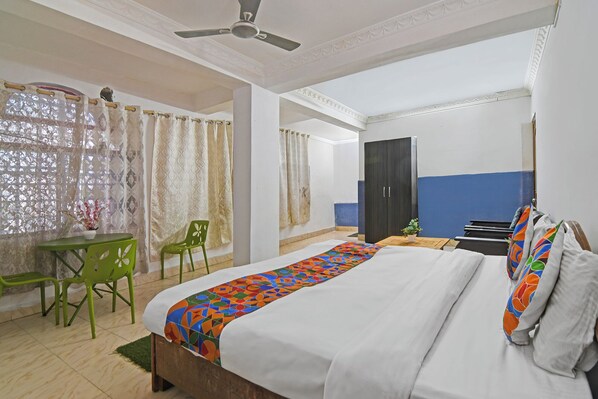 Egyptian cotton sheets, premium bedding, in-room safe, free WiFi