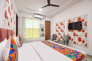 Egyptian cotton sheets, premium bedding, in-room safe, free WiFi