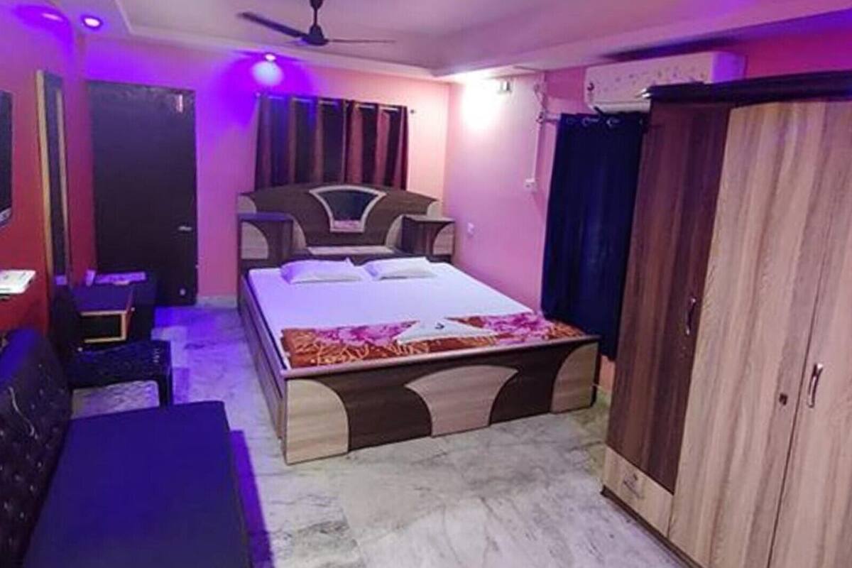 Premium Room | Egyptian cotton sheets, premium bedding, in-room safe, free WiFi