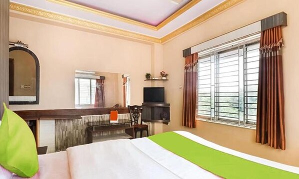 Egyptian cotton sheets, premium bedding, in-room safe, free WiFi