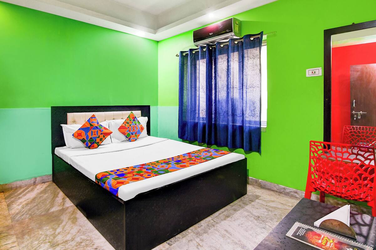 Deluxe Room | Egyptian cotton sheets, premium bedding, in-room safe, WiFi (free)