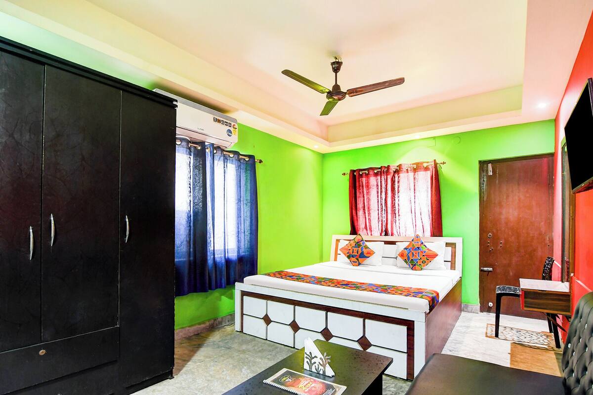 Premium Room | Egyptian cotton sheets, premium bedding, in-room safe, WiFi (free)