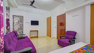 Egyptian cotton sheets, premium bedding, in-room safe, free WiFi