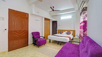 Egyptian cotton sheets, premium bedding, in-room safe, free WiFi