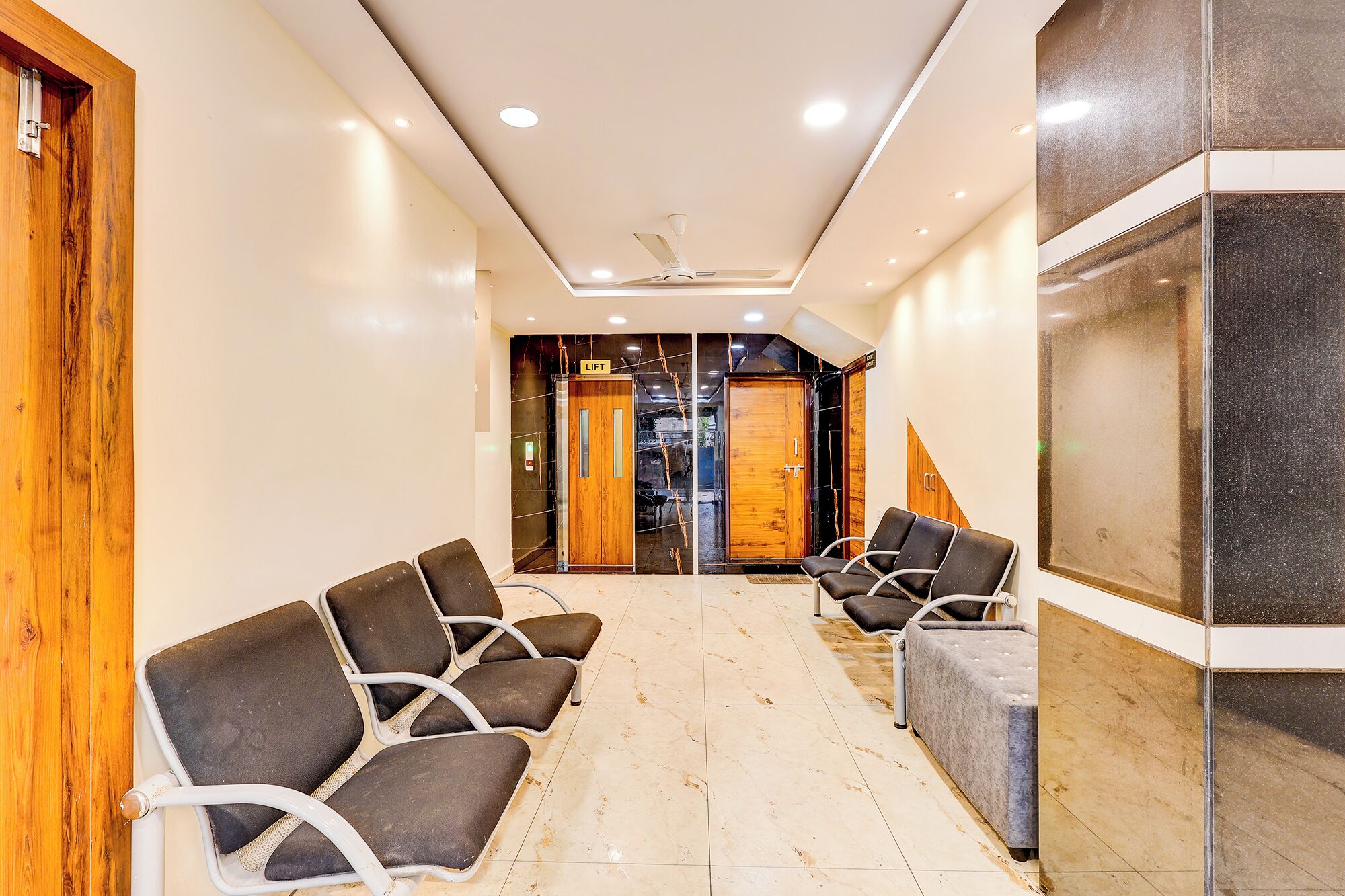 Área de estar no saguão