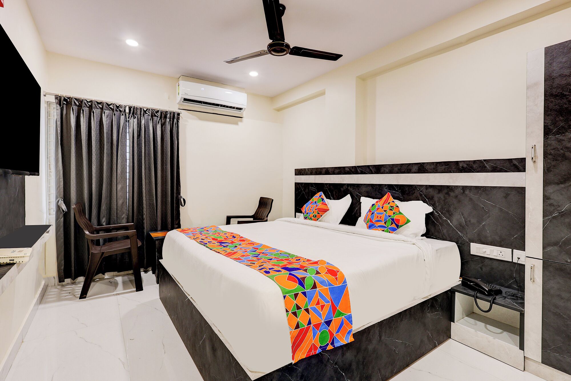 Egyptiske bomuldslagner, premium-sengetøj, pengeskab på værelset