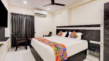 Egyptian cotton sheets, premium bedding, in-room safe, free WiFi