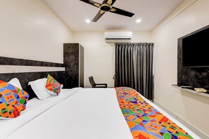 Egyptian cotton sheets, premium bedding, in-room safe, free WiFi