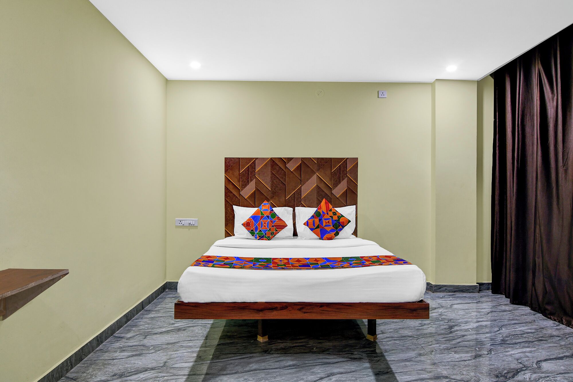 Egyptian cotton sheets, premium bedding, in-room safe, free WiFi