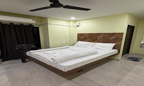 Egyptian cotton sheets, premium bedding, in-room safe, free WiFi - Fabhotel Star Light B (Visakhapatnam)