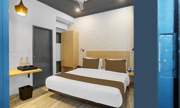 Egyptian cotton sheets, premium bedding, in-room safe, free WiFi
