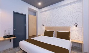 Egyptian cotton sheets, premium bedding, in-room safe, free WiFi