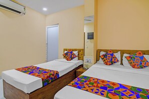 Egyptian cotton sheets, premium bedding, in-room safe, free WiFi