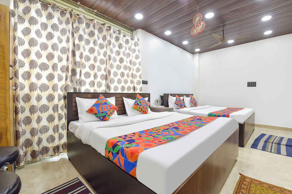 Habitación de lujo | Sábanas de algodón egipcio, ropa de cama de alta calidad, caja fuerte