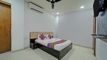 Egyptian cotton sheets, premium bedding, in-room safe, free WiFi