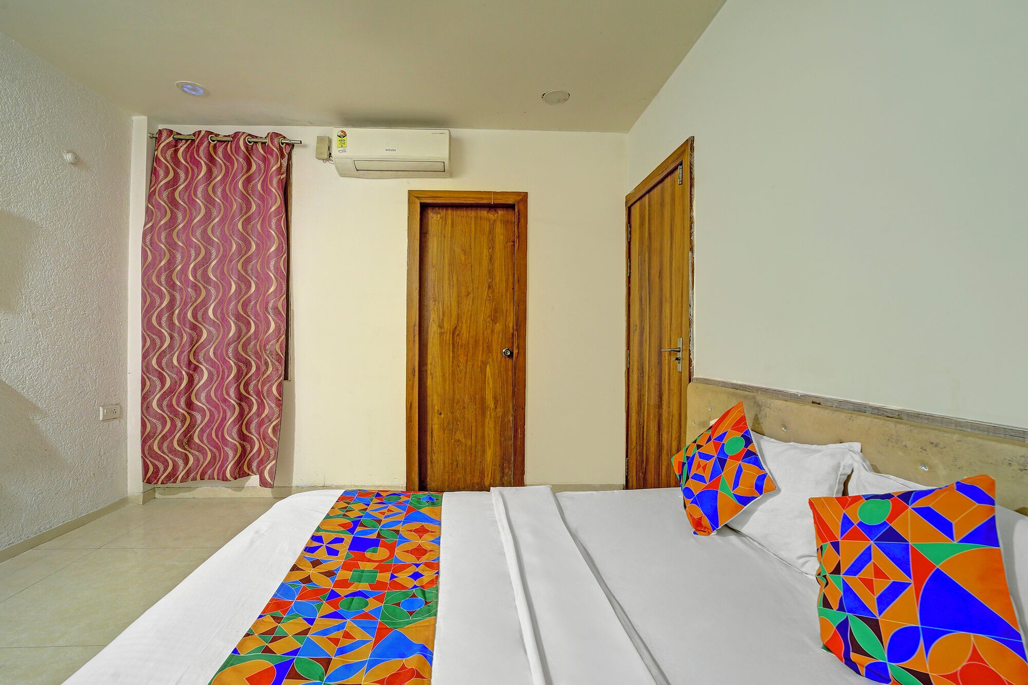 Egyptian cotton sheets, premium bedding, in-room safe, free WiFi