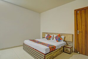 Egyptian cotton sheets, premium bedding, in-room safe, free WiFi - Fabexpress Square Inn (Bhopal)