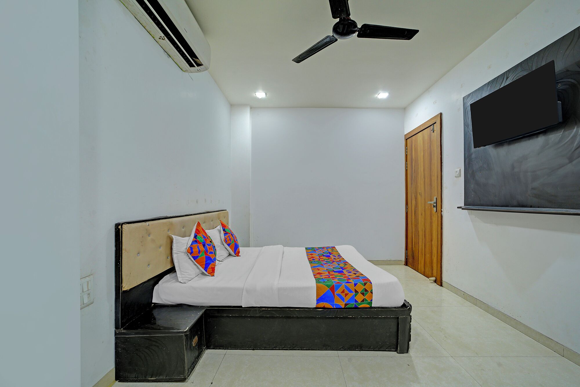 Lakens van Egyptisch katoen, luxe beddengoed, een kluis op de kamer