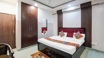 Egyptian cotton sheets, premium bedding, in-room safe, free WiFi