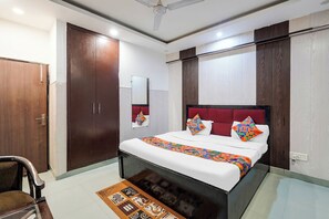 Egyptian cotton sheets, premium bedding, in-room safe, free WiFi