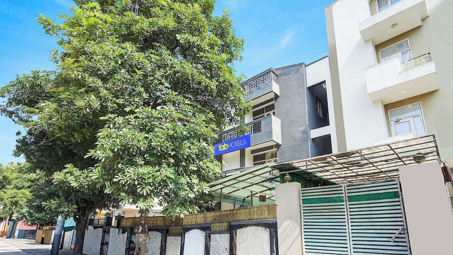 Fabhotel Novis House