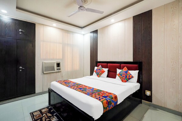 Egyptian cotton sheets, premium bedding, in-room safe, free WiFi