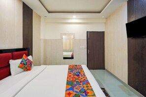 Egyptian cotton sheets, premium bedding, in-room safe, free WiFi