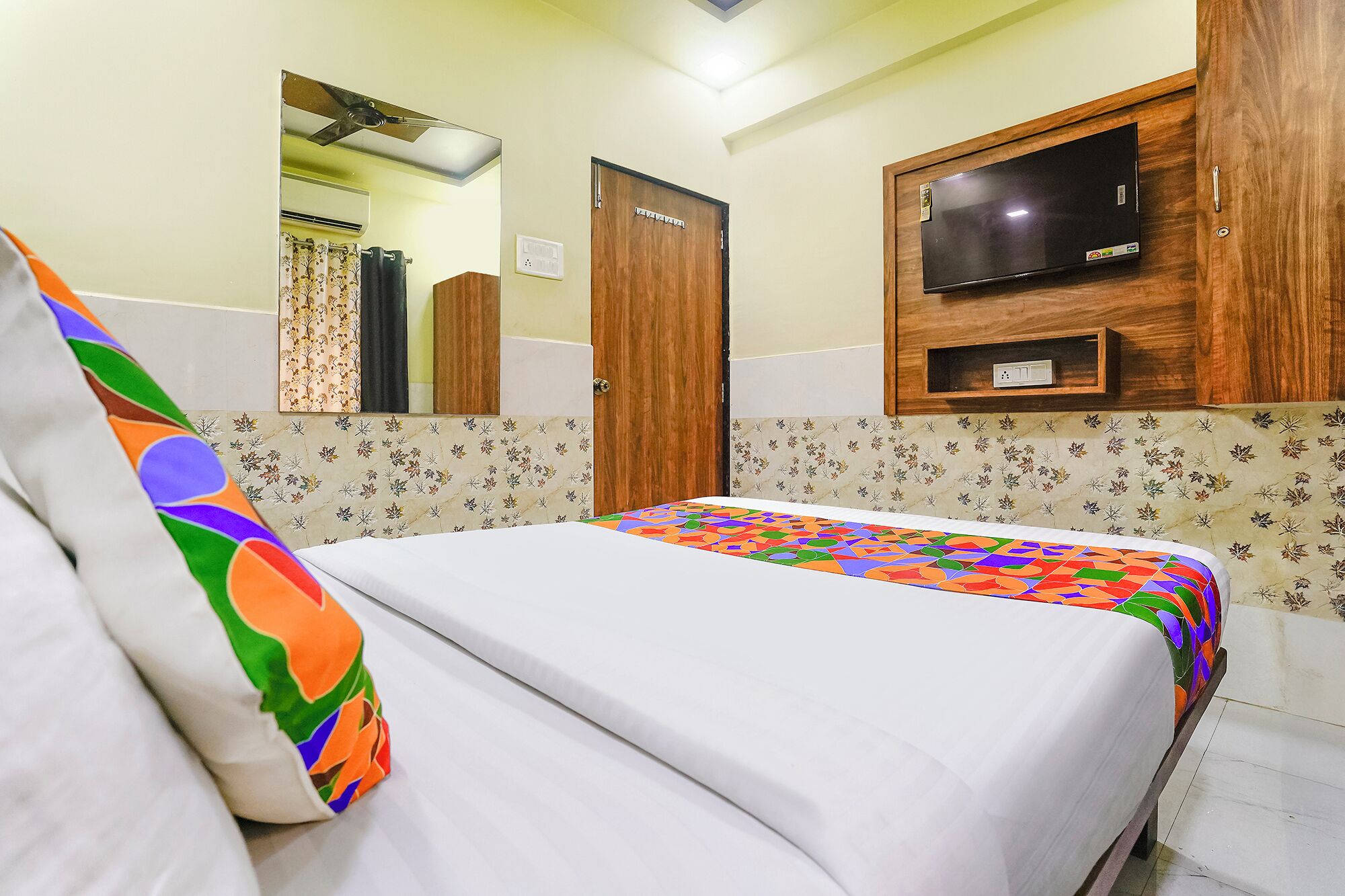 Egyptian cotton sheets, premium bedding, in-room safe, free WiFi