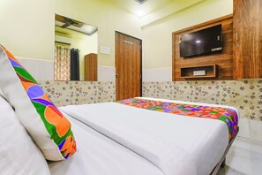 Egyptian cotton sheets, premium bedding, in-room safe, free WiFi - Fabexpress Sagar Residency (Panvel)