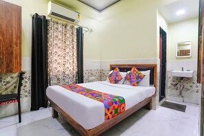 Deluxe Room | Egyptian cotton sheets, premium bedding, in-room safe, free WiFi