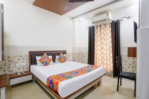 Egyptian cotton sheets, premium bedding, in-room safe, free WiFi - Fabexpress Sagar Residency (Panvel)