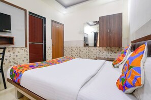 Egyptian cotton sheets, premium bedding, in-room safe, free WiFi
